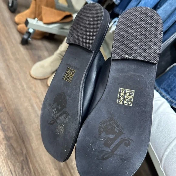 Free People dark navy sandals - Picture 3 of 4